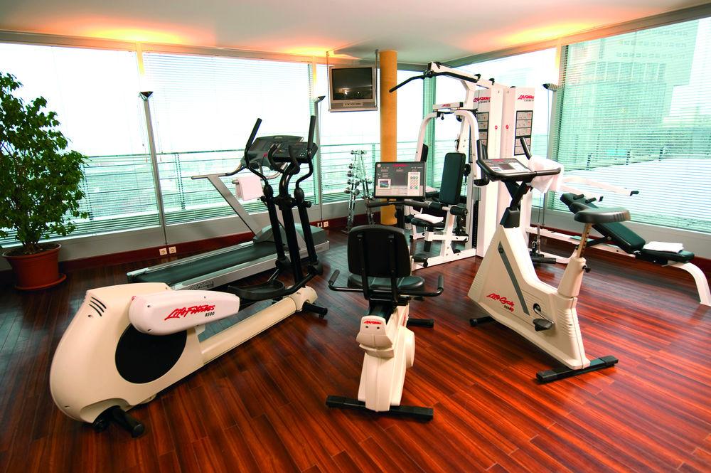 Отель Courtyard By Marriott Duesseldorf Hafen Экстерьер фото