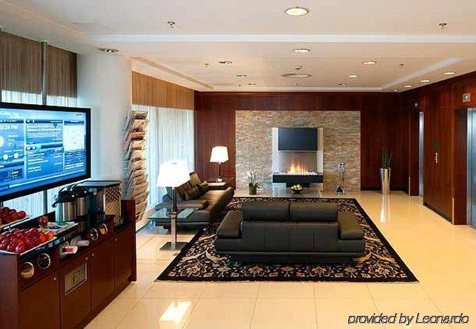 Отель Courtyard By Marriott Duesseldorf Hafen Интерьер фото