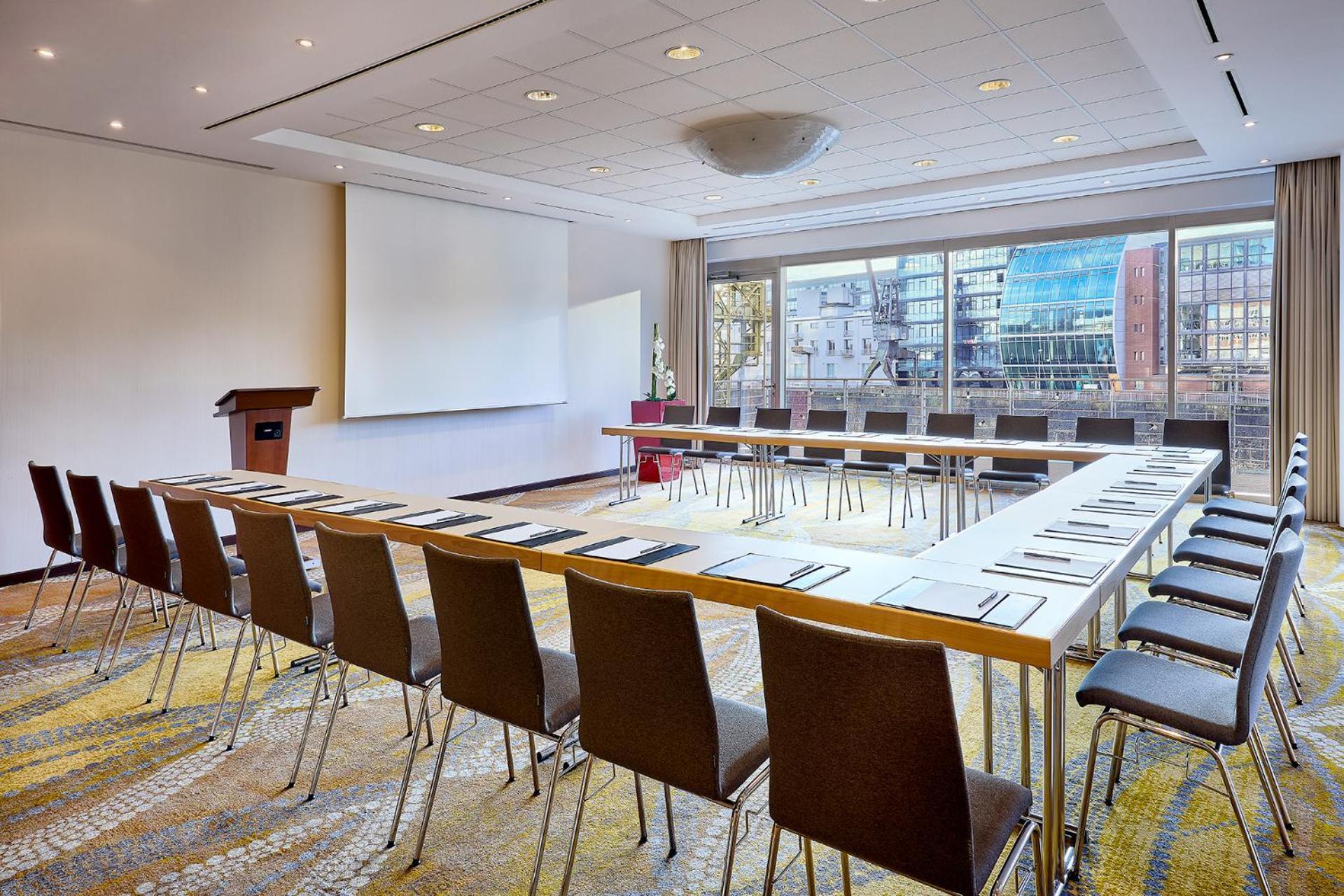 Отель Courtyard By Marriott Duesseldorf Hafen Экстерьер фото