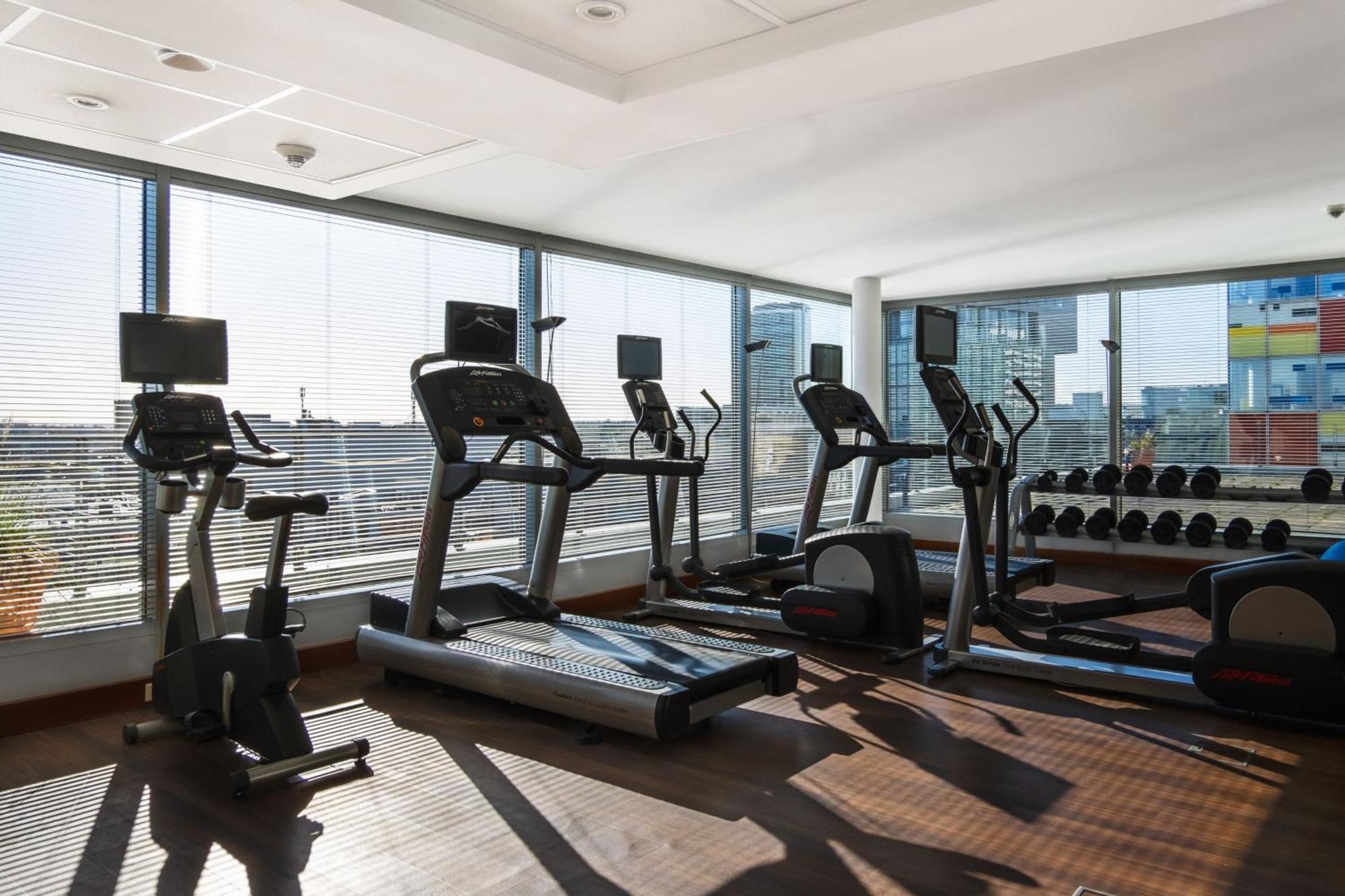 Отель Courtyard By Marriott Duesseldorf Hafen Экстерьер фото