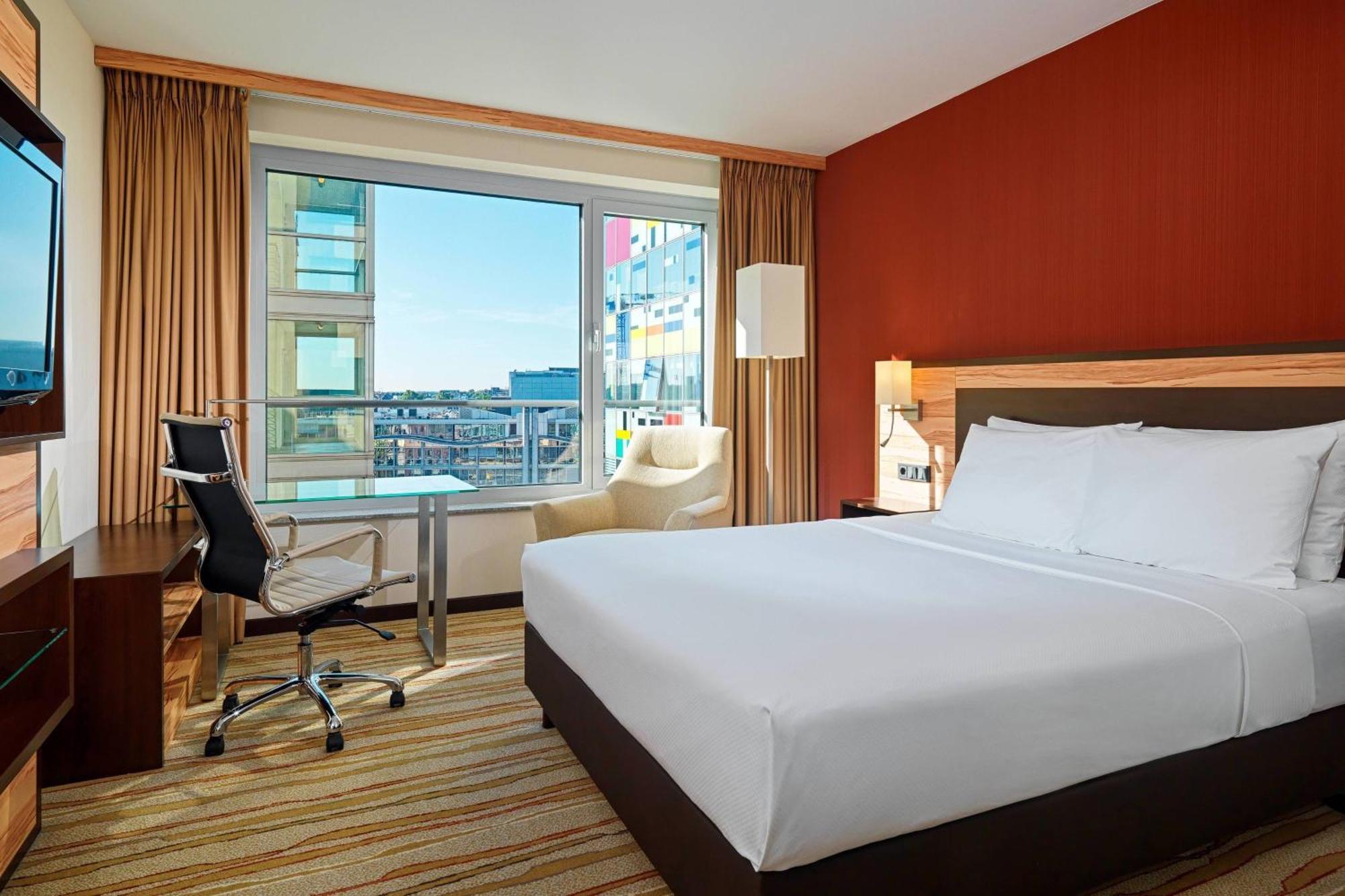 Отель Courtyard By Marriott Duesseldorf Hafen Экстерьер фото