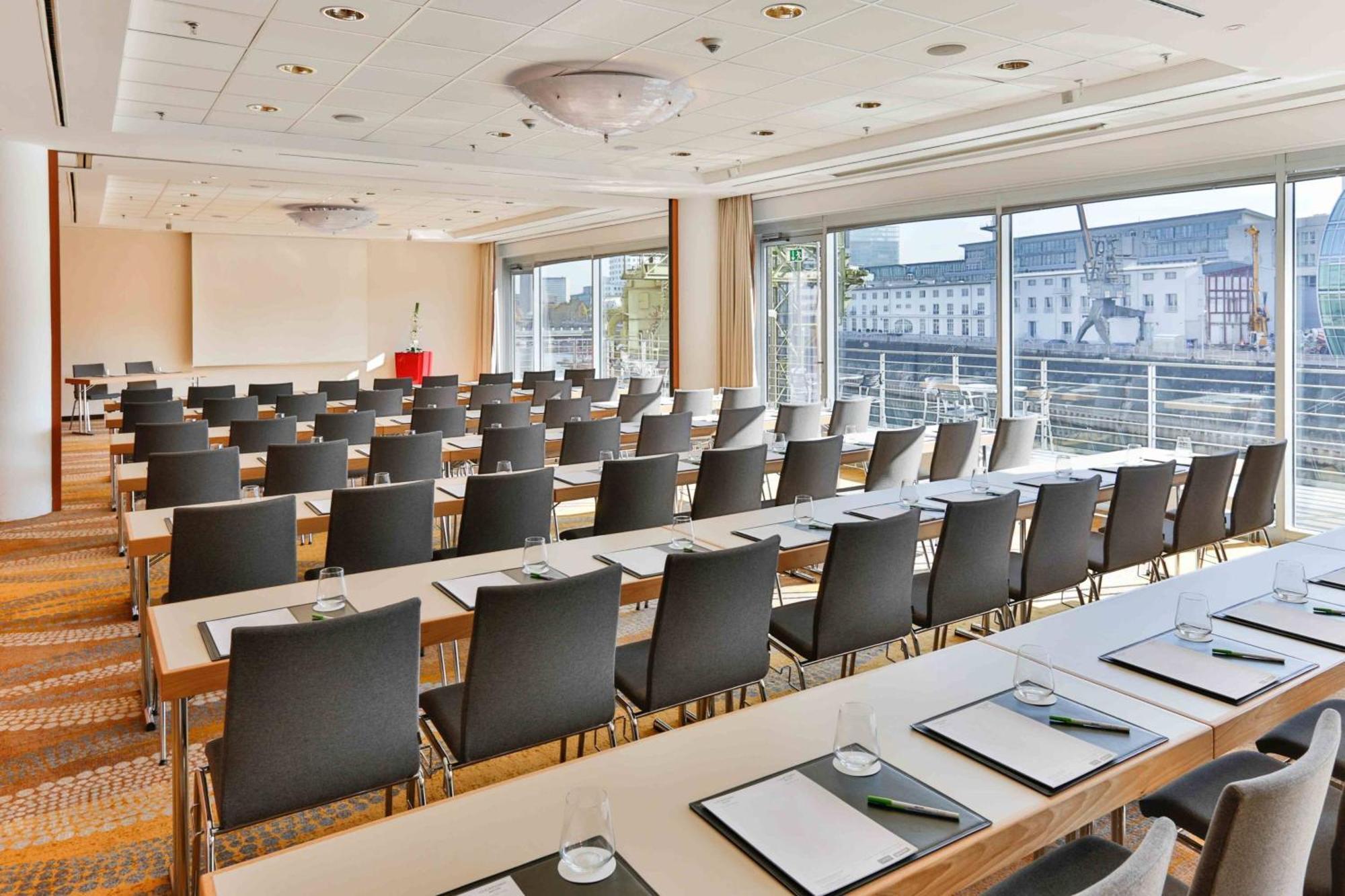 Отель Courtyard By Marriott Duesseldorf Hafen Экстерьер фото