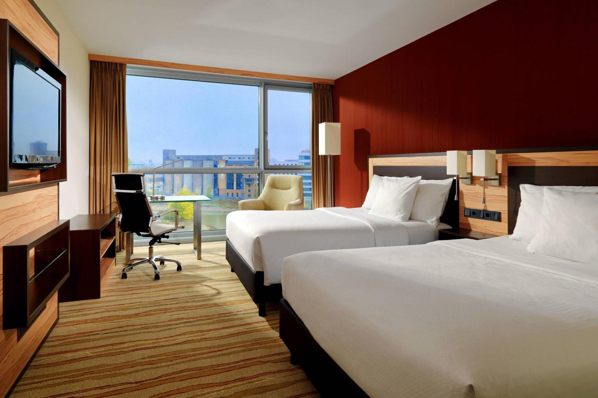 Отель Courtyard By Marriott Duesseldorf Hafen Экстерьер фото