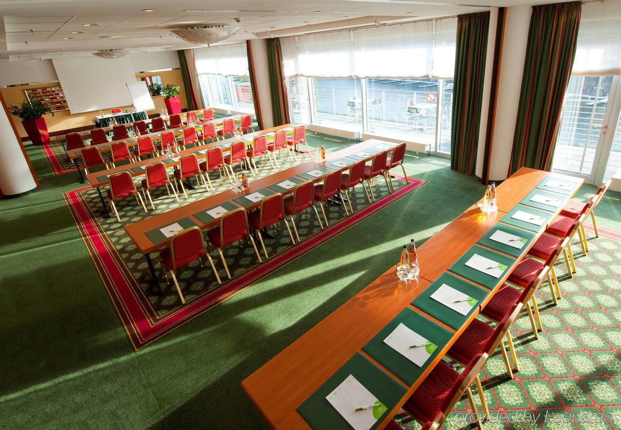 Отель Courtyard By Marriott Duesseldorf Hafen Экстерьер фото