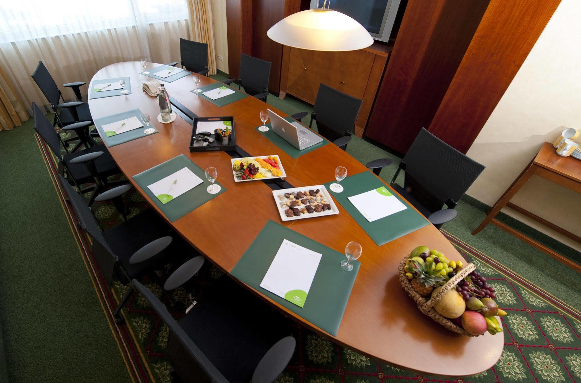 Отель Courtyard By Marriott Duesseldorf Hafen Экстерьер фото