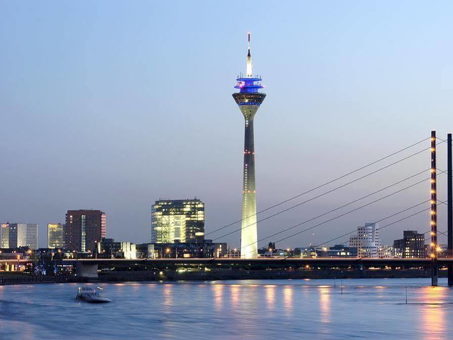 Отель Courtyard By Marriott Duesseldorf Hafen Экстерьер фото