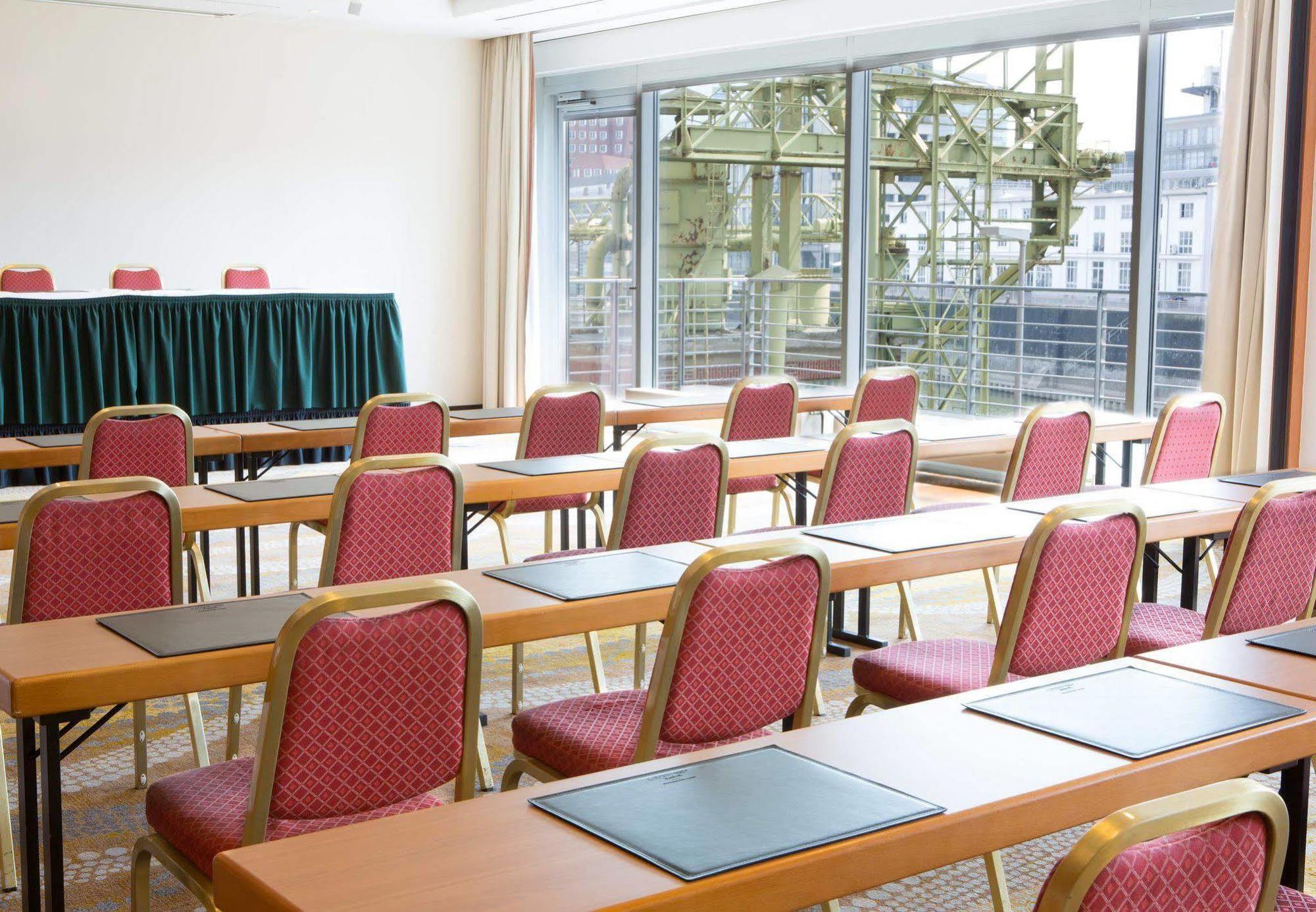 Отель Courtyard By Marriott Duesseldorf Hafen Экстерьер фото